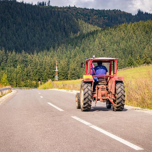 Módosulhatnak a mezőgazdasági gépek közúti közlekedésének szabályai!